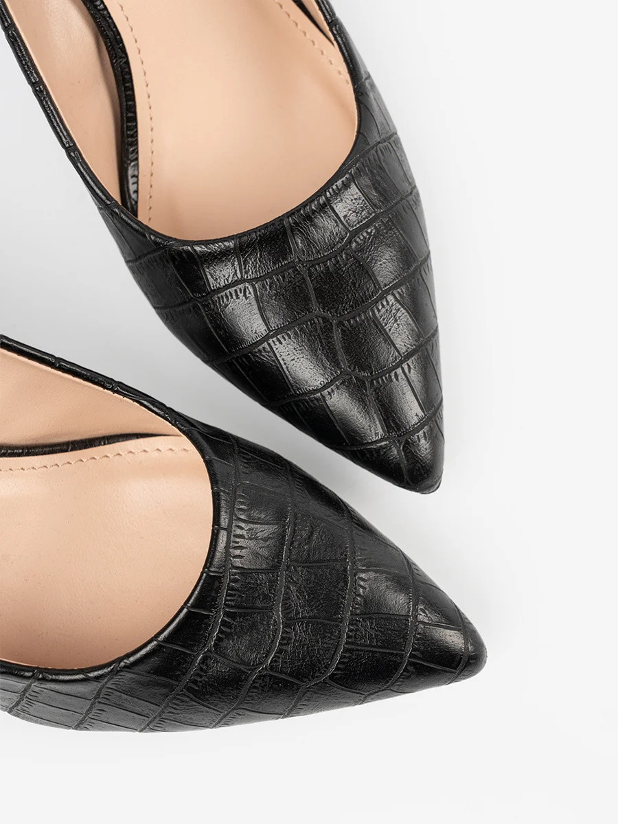 Pekné dámske lodičky čiernej farby na ihlovom podpätku 37