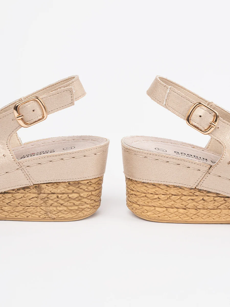 Klasické dámske sandále zlaté na klin 36