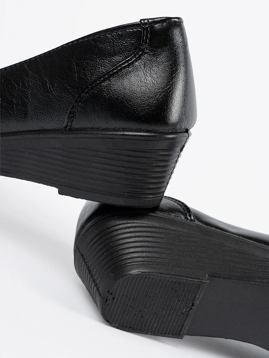 Jedinečné dámske čierne topánky na klinoch 40