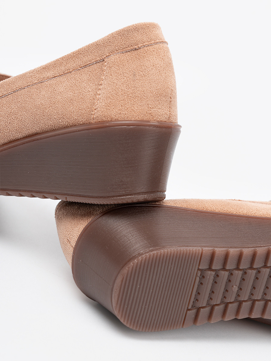Módne dámske hnedé topánky na klinoch 36
