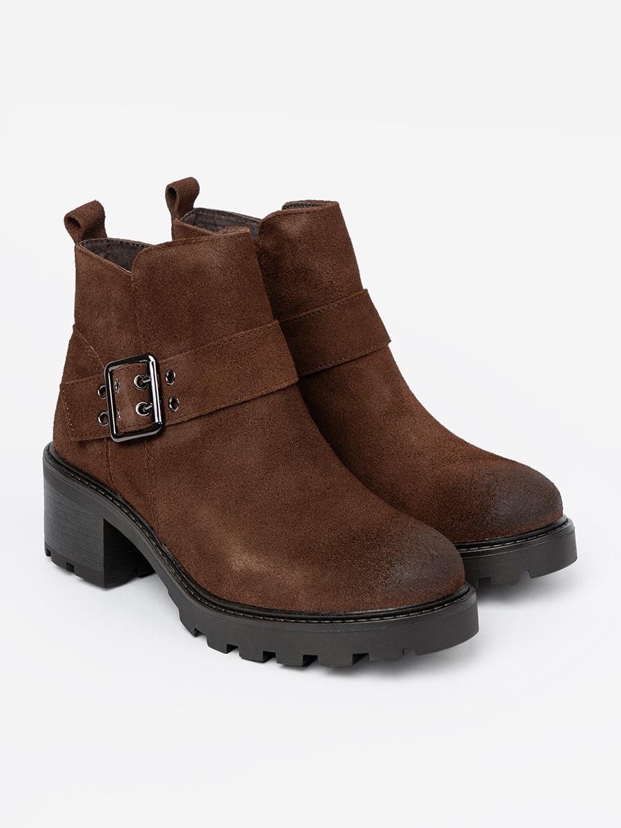 Dámske značkové členkové topánky hnedej farby na širokom podpätku 36