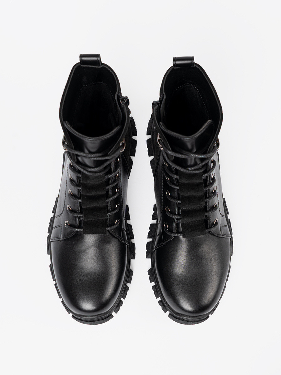 Pekné dámske čierne členkové topánky na platforme 36