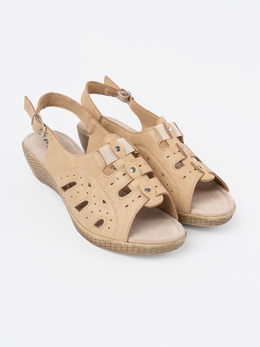 Originálne hnedé dámske sandále na klinoch 42