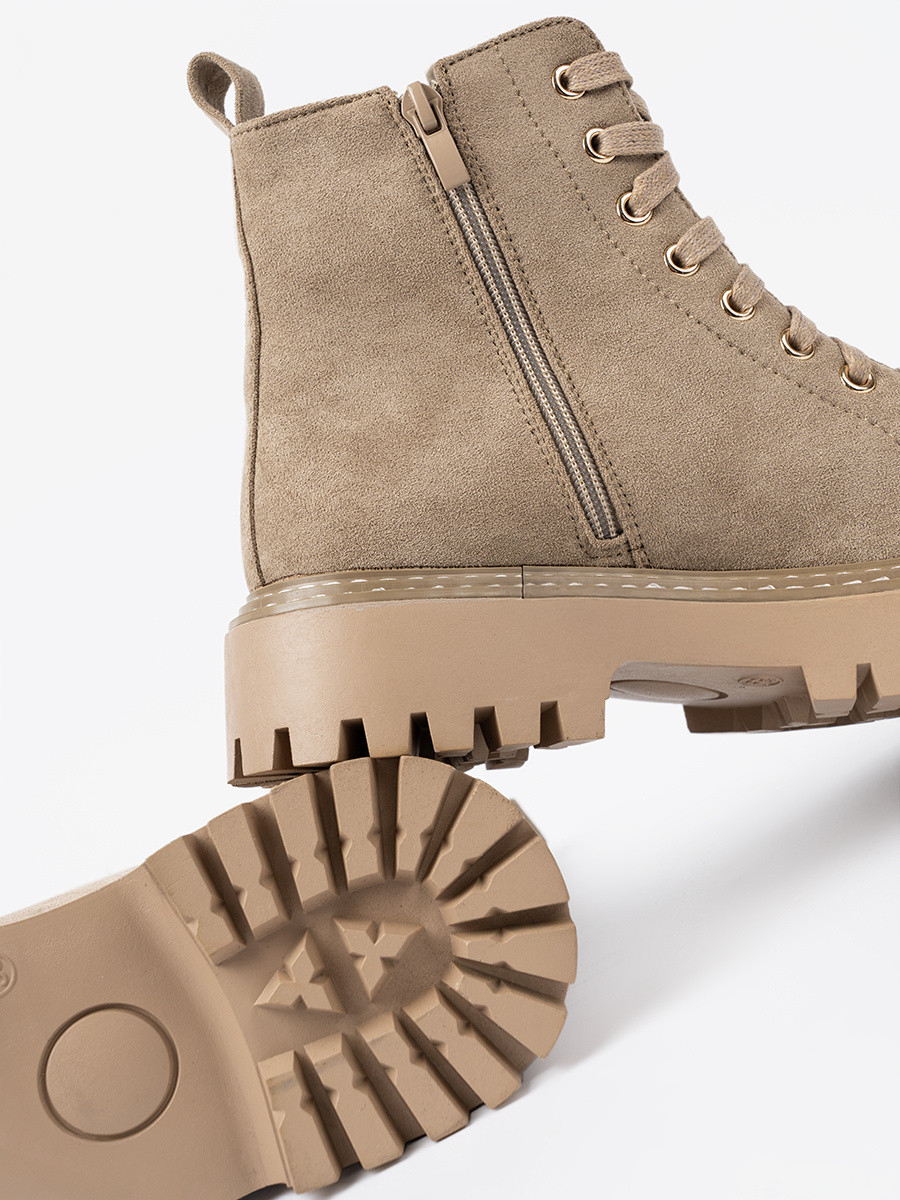 Klasické hnedé dámske členkové topánky na platforme 36