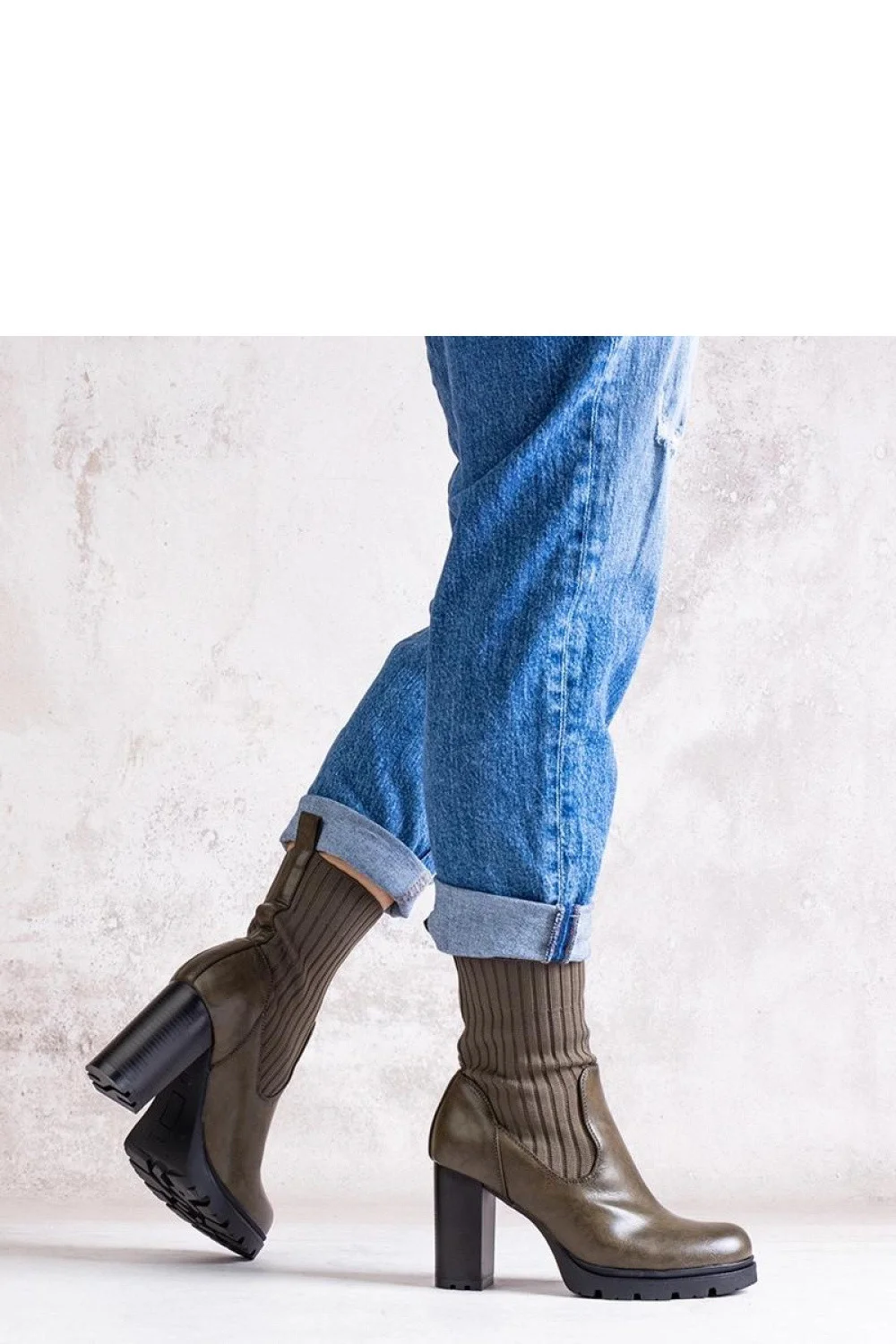 Topánky na podpätku model 205810 Solea 36