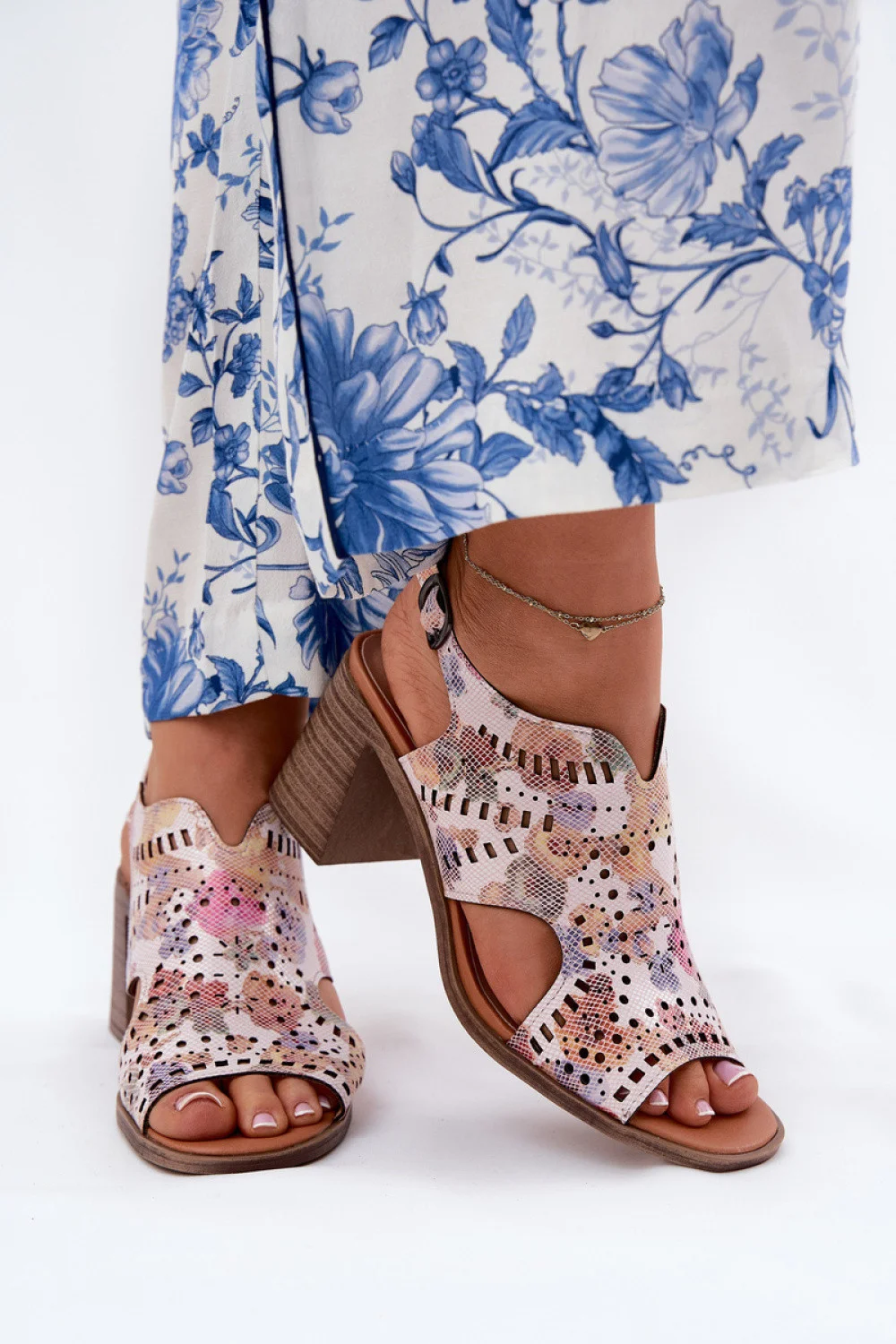 Sandále na podpätku model 211363 Krok v štýle 36