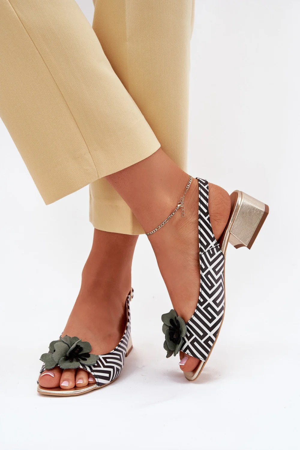 Sandále na podpätku model 214683 Krok v štýle 37