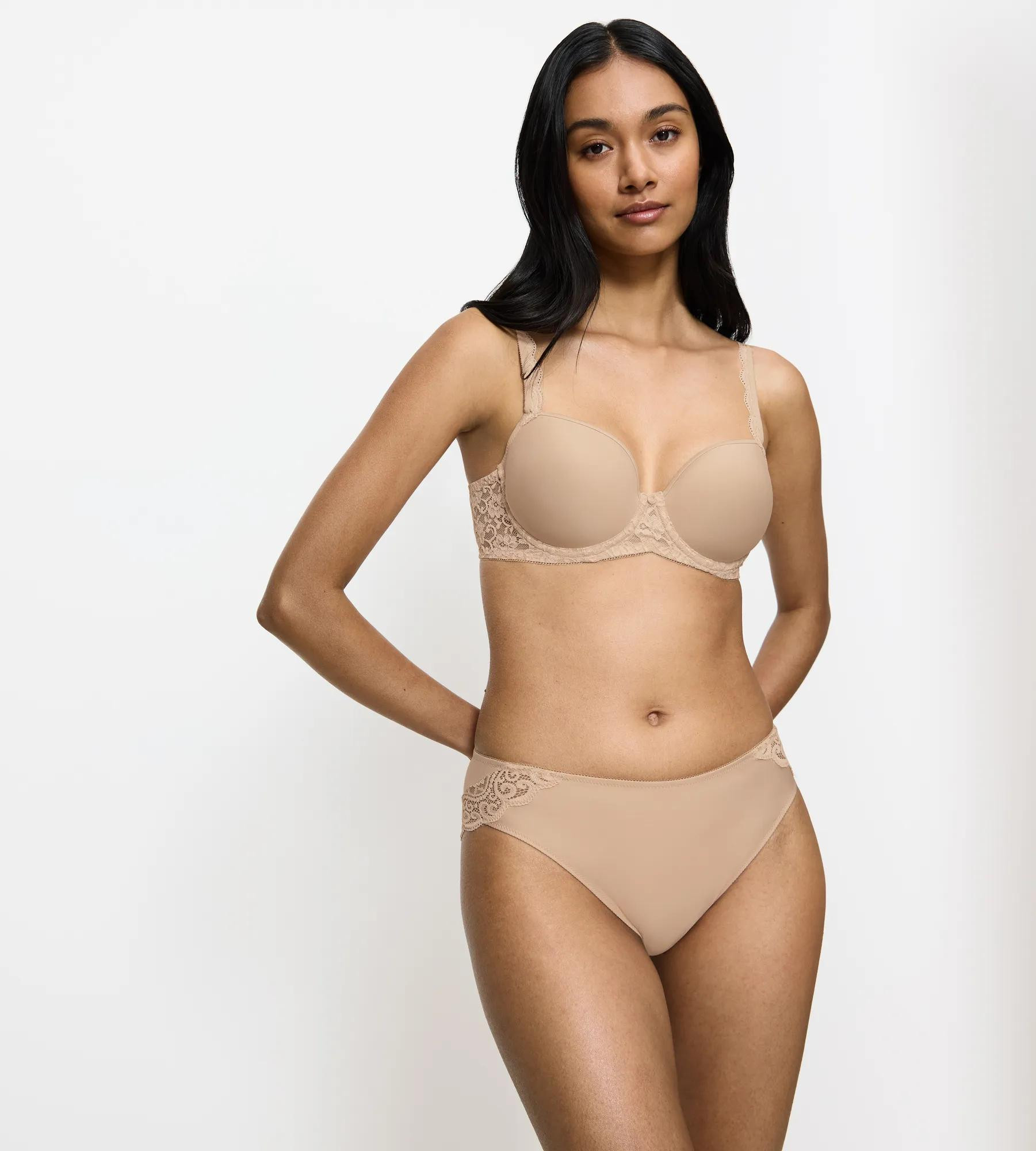 AMOURETTE Tai - kalhotky: hebkost jako druhá kůže Triumph Porcelain Mousse 40