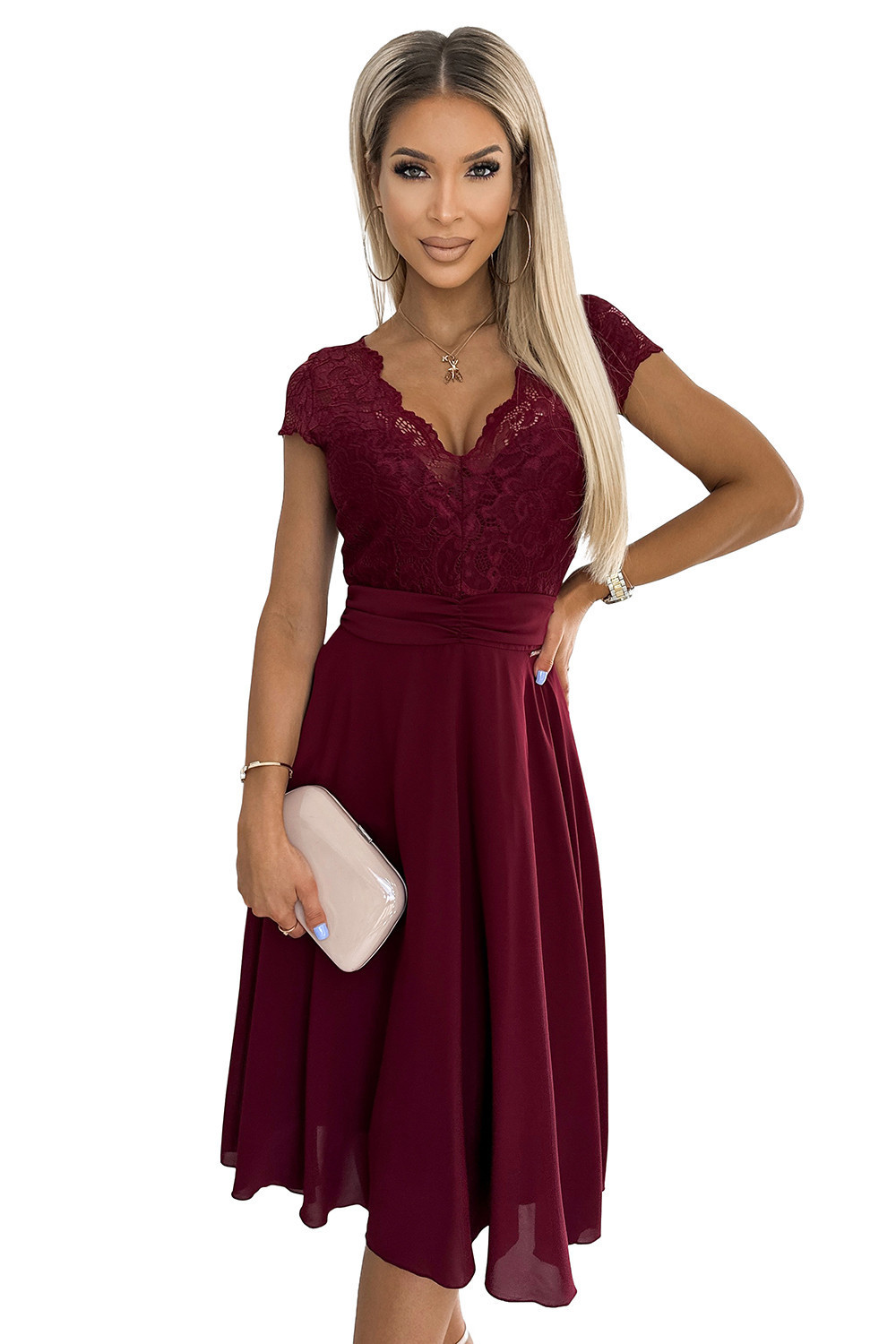 LINDA - Dámské šifonové šaty ve vínové bordó barvě s krajkovým výstřihem 381-5 M