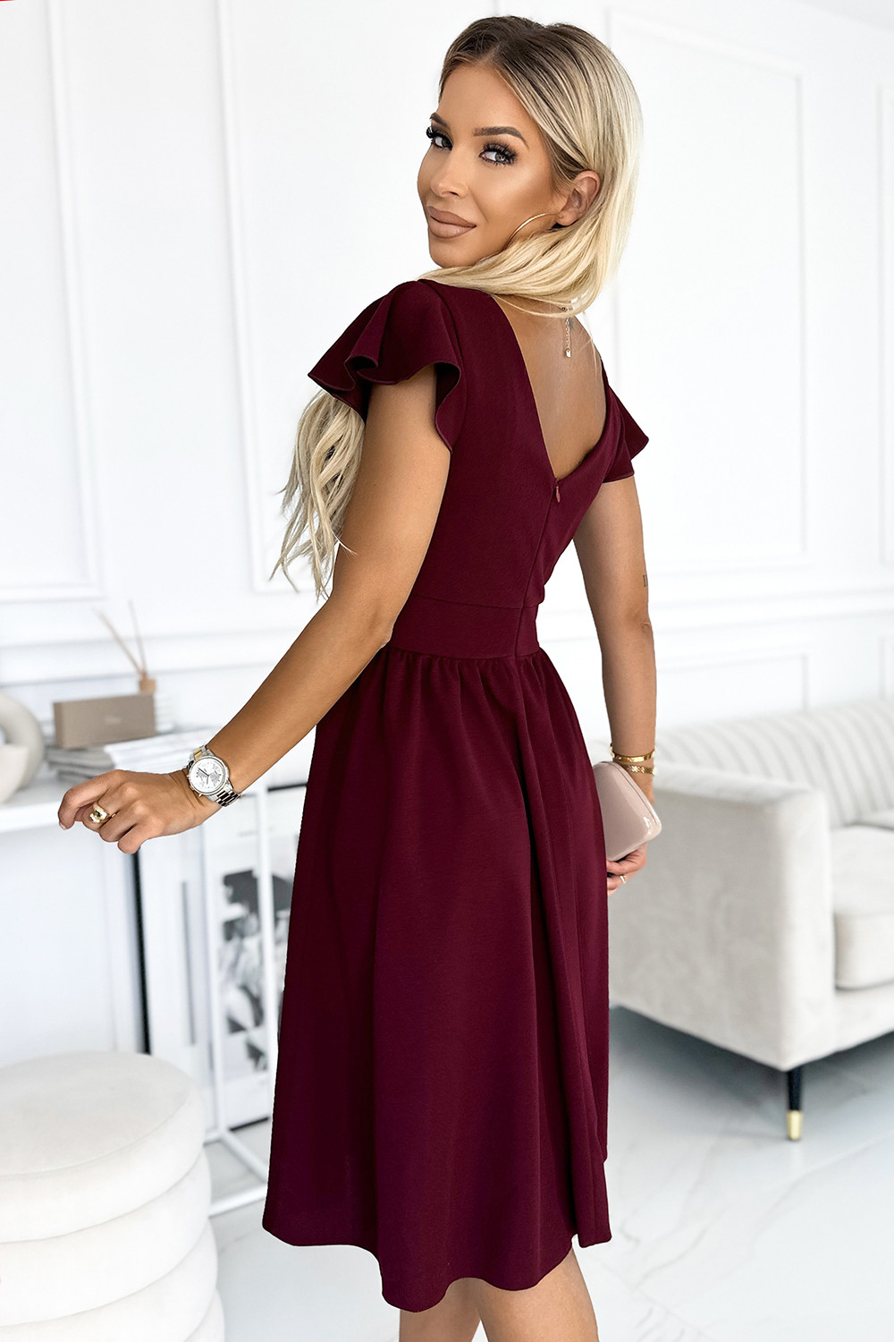 MATILDE - Dámské šaty ve vínové bordó barvě s výstřihem a krátkými rukávy 425-4 L