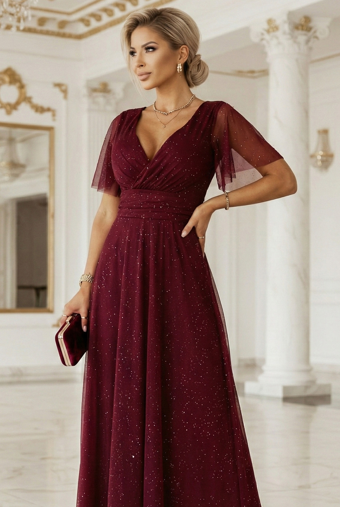 635-5 MELANIA dlouhé lesklé šaty s výstřihem a krátkými rukávy - vínové UNI (obrázek 7)