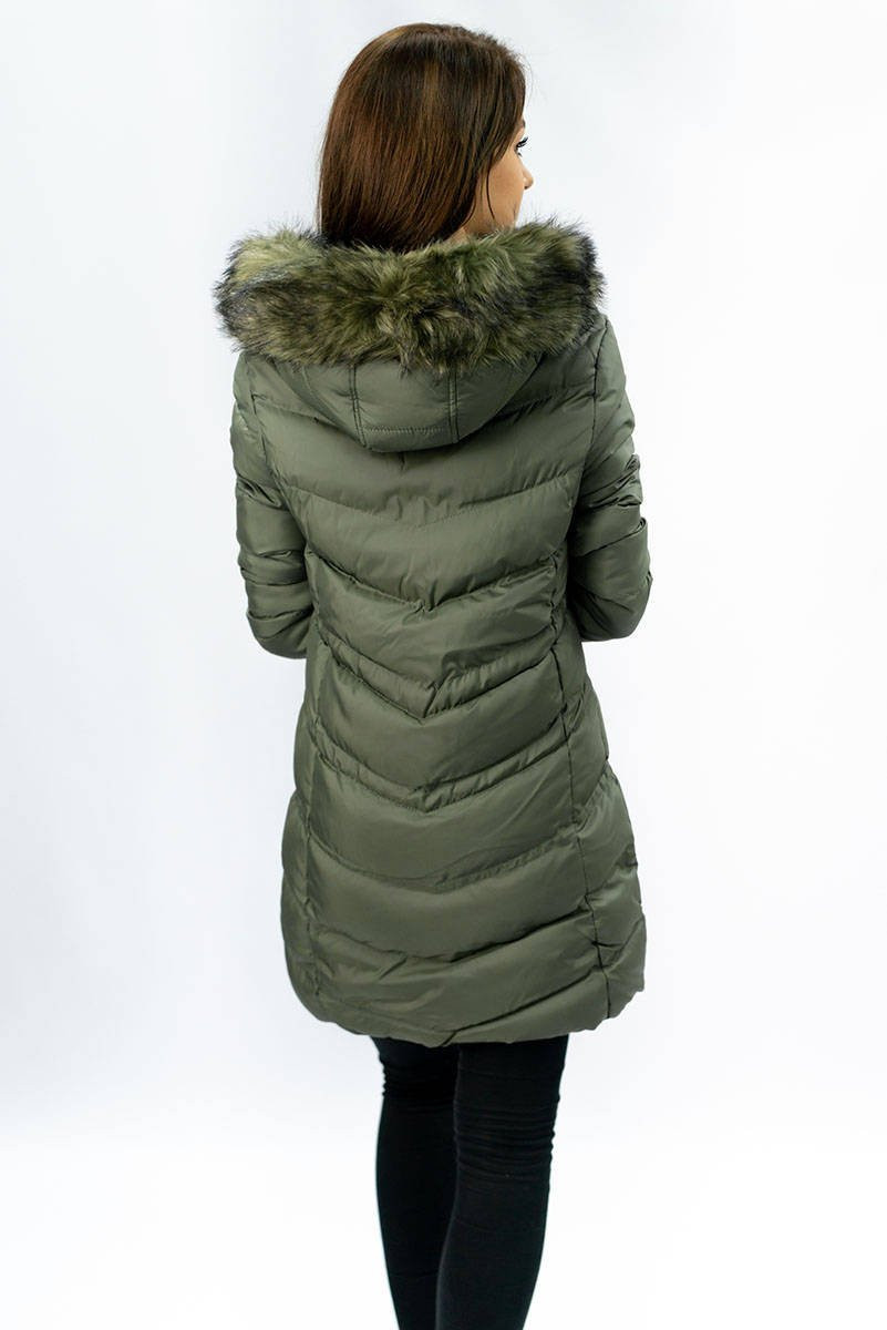 Prošívaná dámská zimní bunda v khaki barvě s kapucí (w749-1) odcienie zieleni S (36)