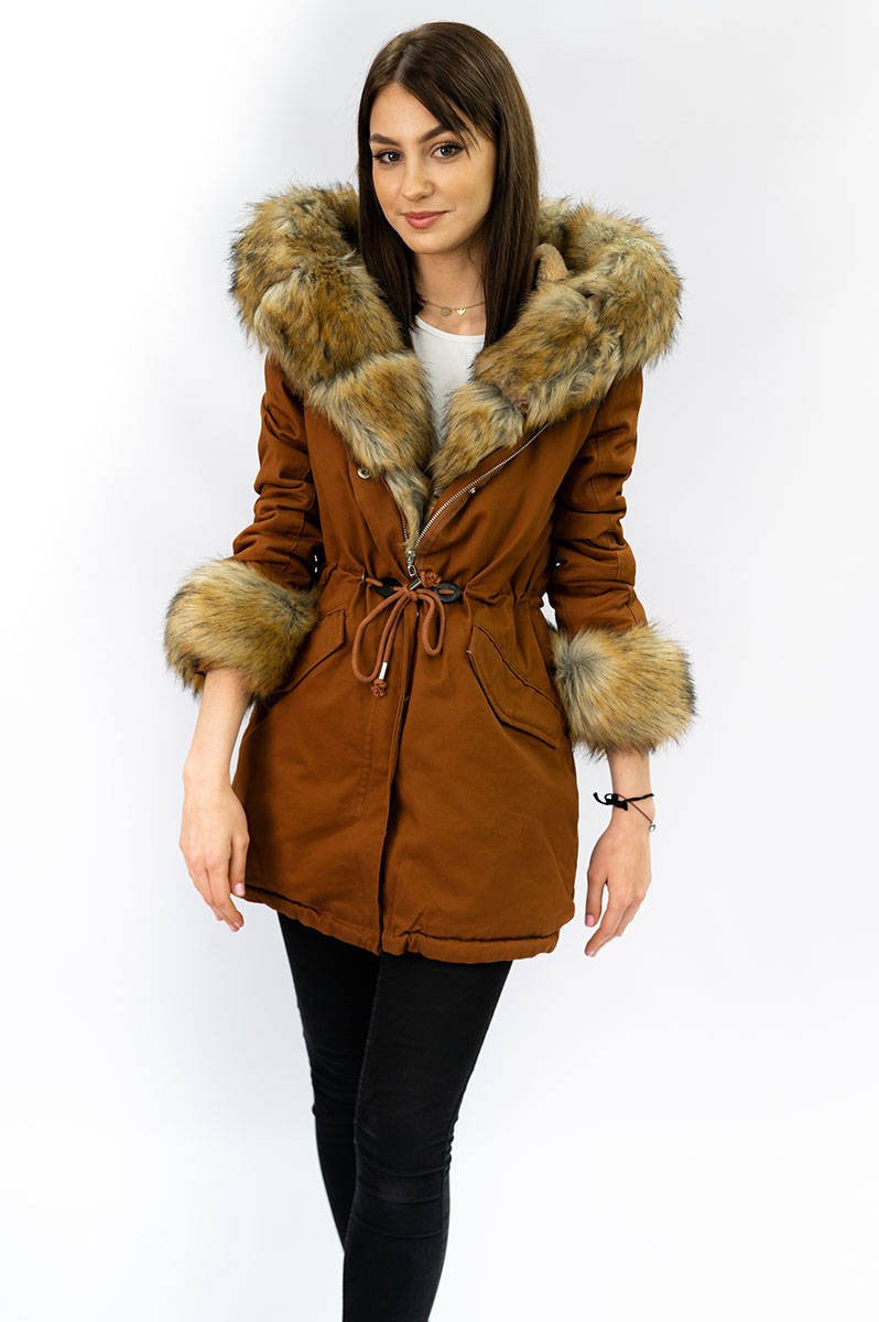 Levně Bavlněná dámská zimní bunda parka v karamelové barvě s kožešinovou podšívkou (xw793x) hnědá M (38)