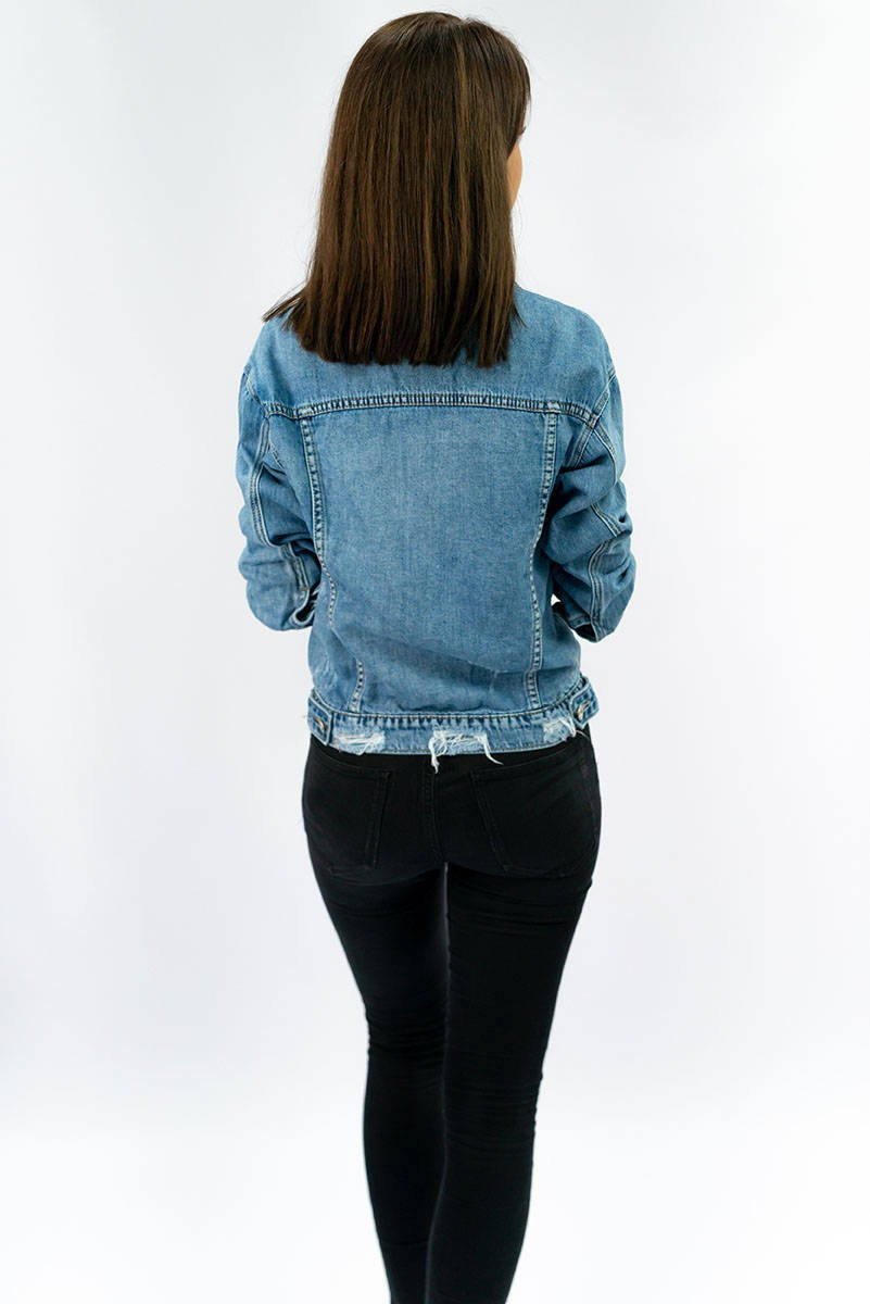 Světle modrá krátká dámská džínová bunda model 16144660 Modrá S (36) - M.B.J.