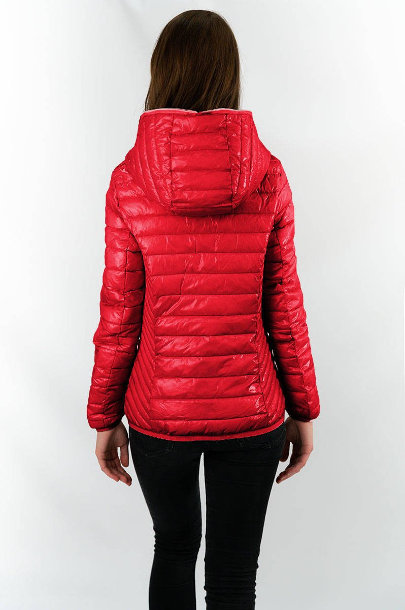 Červená prošívaná dámská bunda s kapucí (B9561) červená XXL (44)