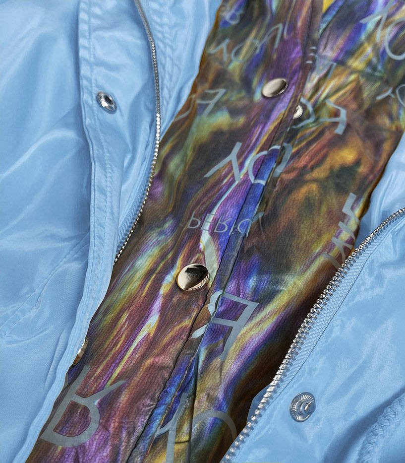 Světle modrá/vícebarevná dámská bunda s ozdobnou kapucí (YR2022) odcienie niebieskiego M (38)