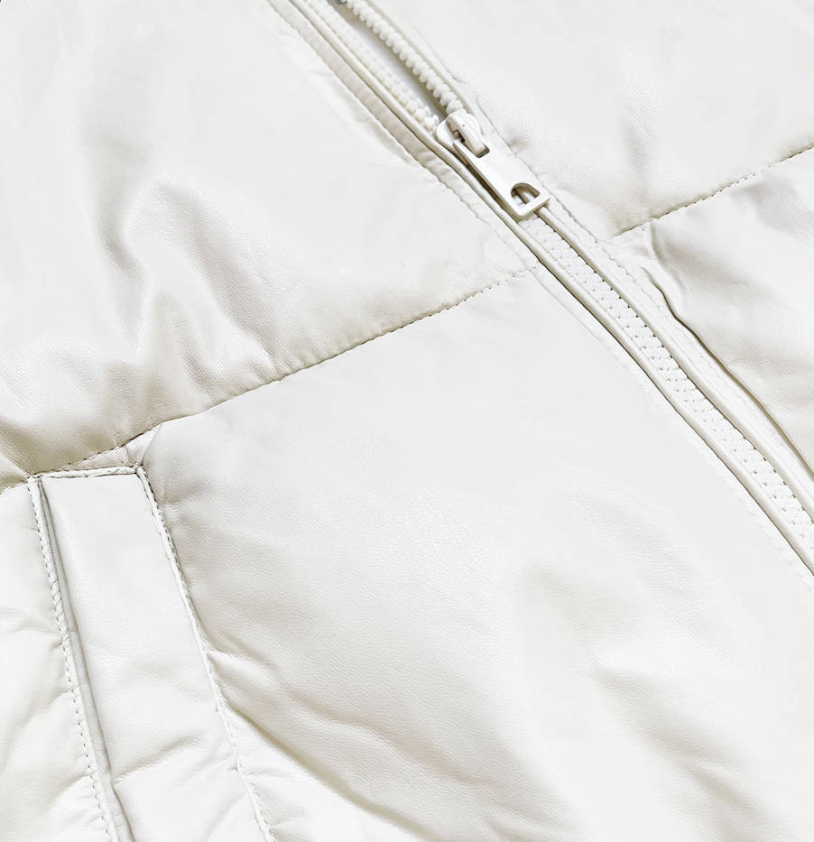 Krátká dámská bunda v ecru barvě z ekologické kůže (202016) odcienie bieli XL (42)