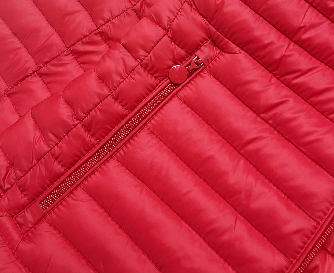 Červená prošívaná bunda s kapucí (LD-7218) odcienie czerwieni M (38)