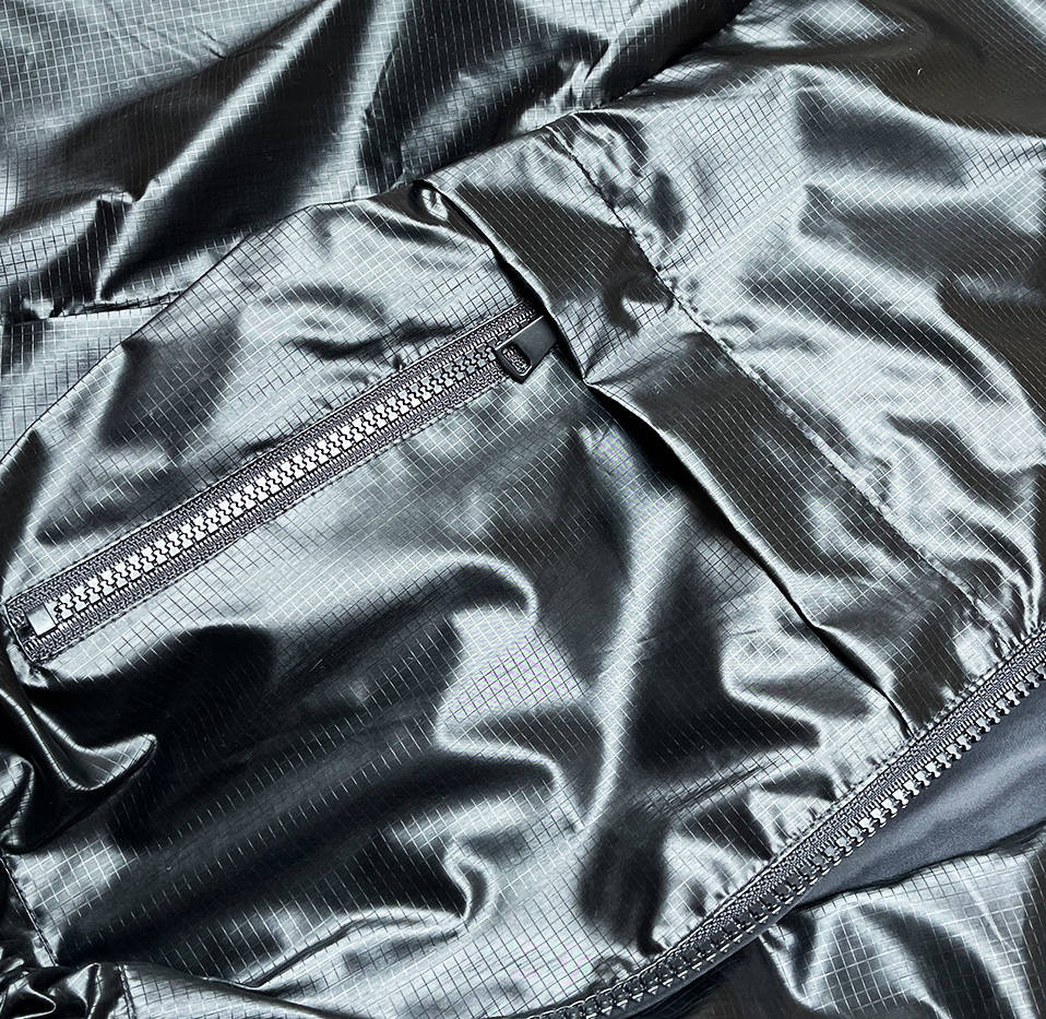 Tenká černá dámská bunda se stojáčkem model 17019388 - Ann Gissy Barva: odcienie czerni, Velikost: S (36)