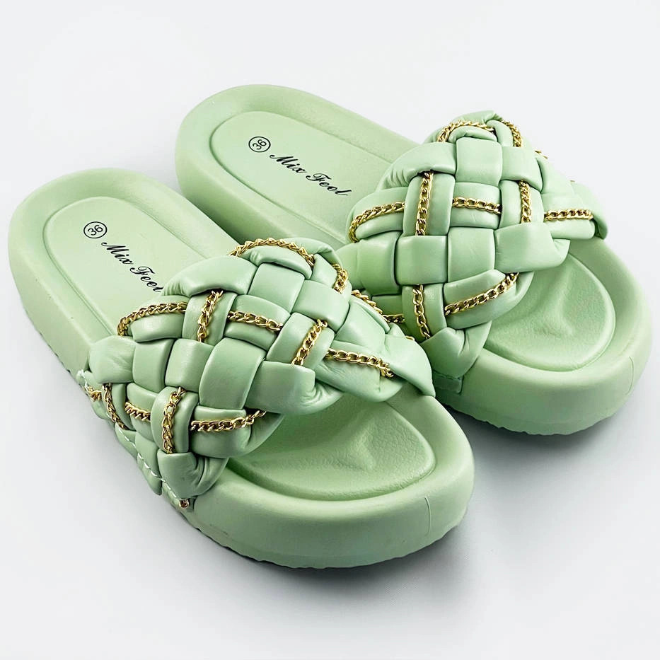 Zelené dámske šľapky so zapleteným pásikom a retiazkou (AE120) odstíny zelené XL (42)