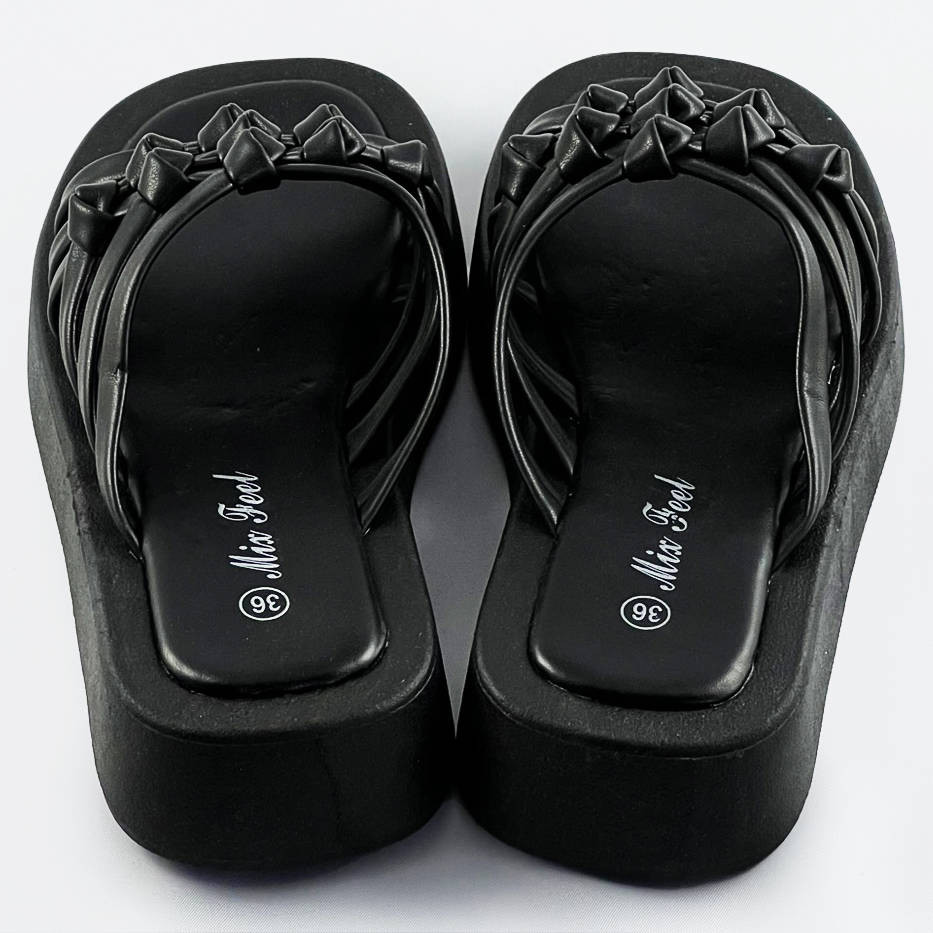 Černé dámské pantofle s plochou podrážkou (CM-59) Barva: odcienie czerni, Velikost: XL (42)