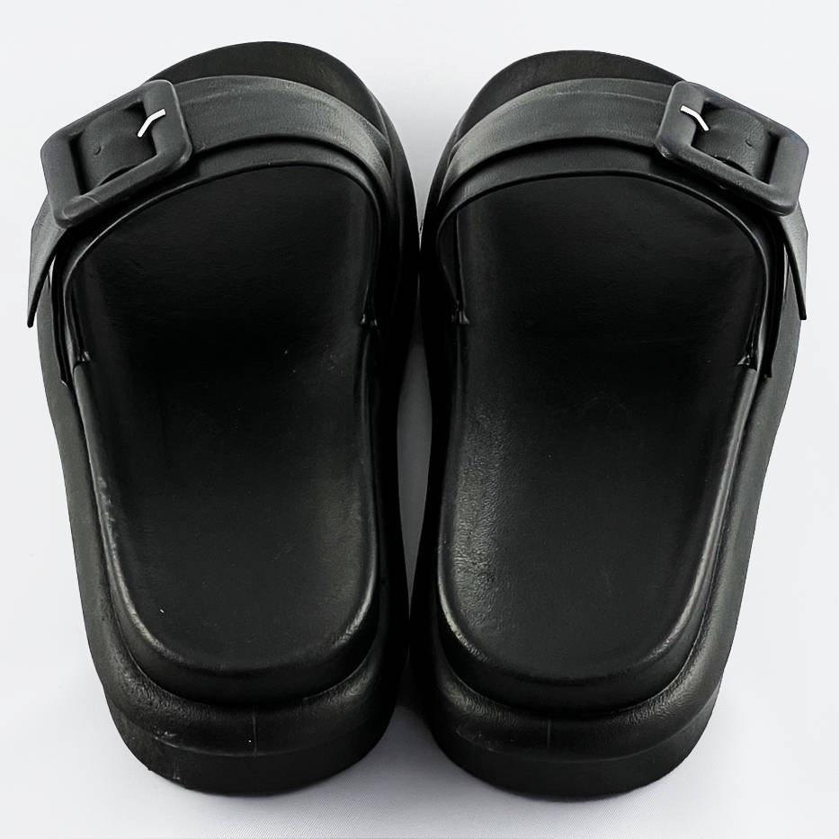 Černé dámské pantofle s přezkou (XA136) Barva: odcienie czerni, Velikost: XL (42)