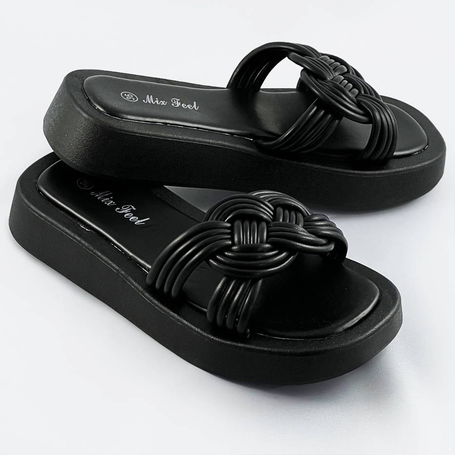 Černé dámské pantofle s plochou podrážkou (CM-49) odcienie czerni XL (42)