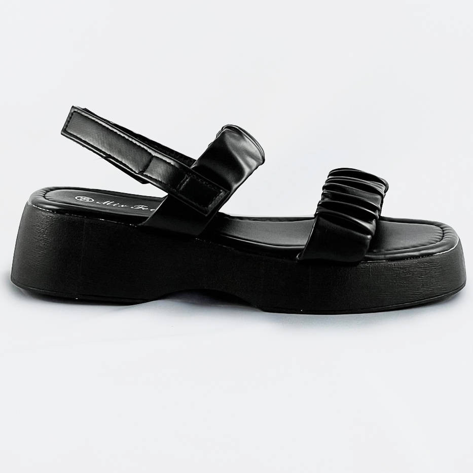 Čierne sandále na nízkej platforme (CM-48) černá XL (42)