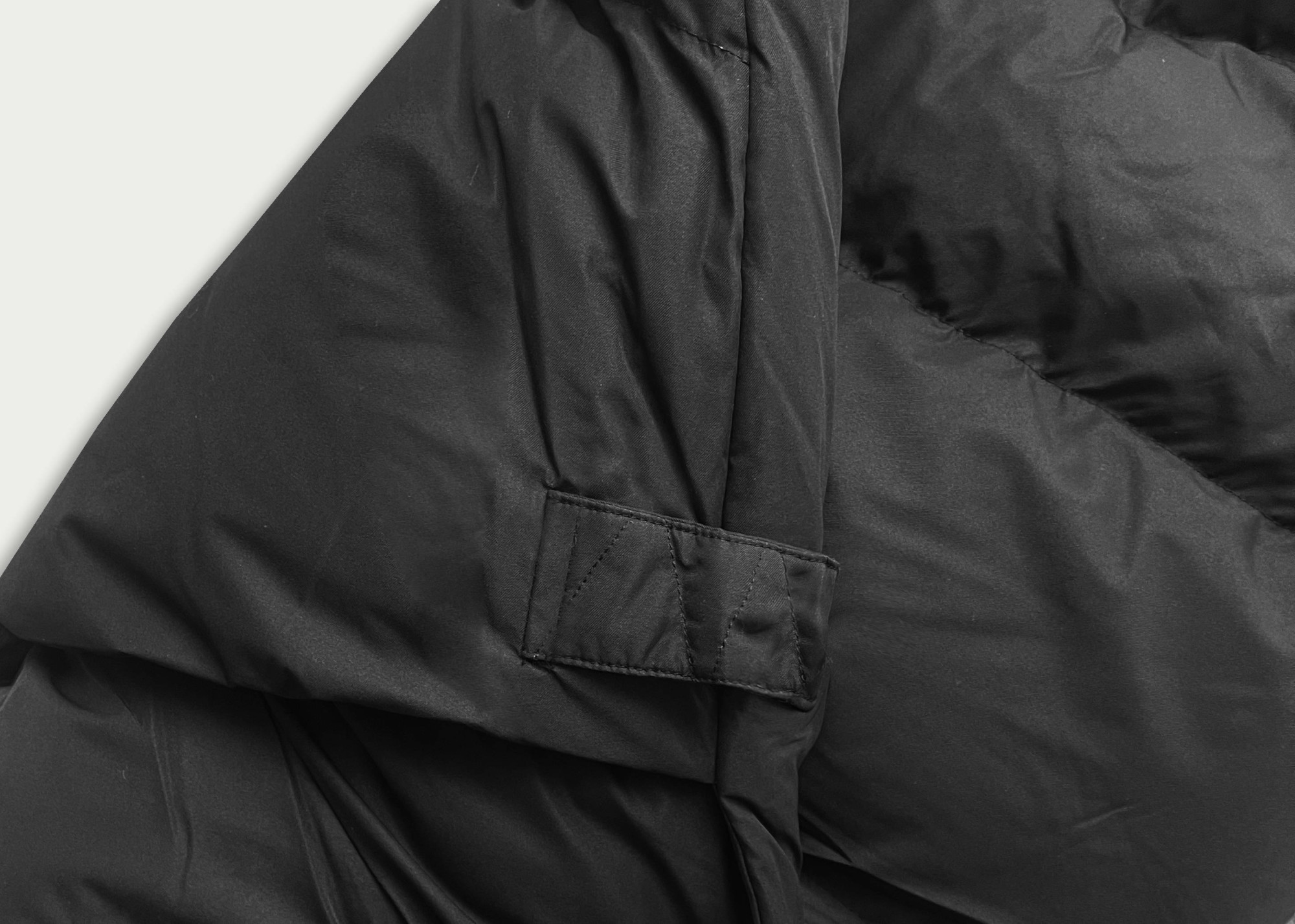 Dlouhá černá dámská vesta s kapucí (5M788-392) odcienie czerni XL (42)