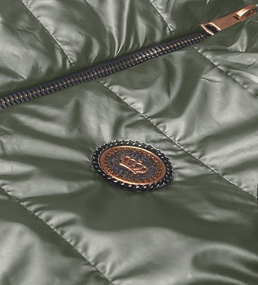 Krátká dámská vesta v khaki barvě se stojáčkem (B8152-11) Barva: odcienie zieleni, Velikost: XL (42)