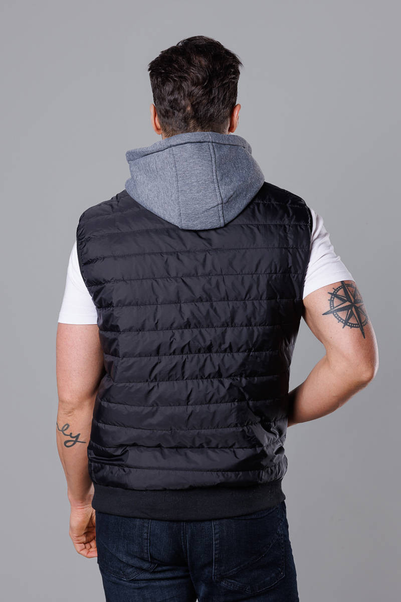 Černá pánská prošívaná vesta s kapucí (8M983-392) Barva: odcienie czerni, Velikost: XL