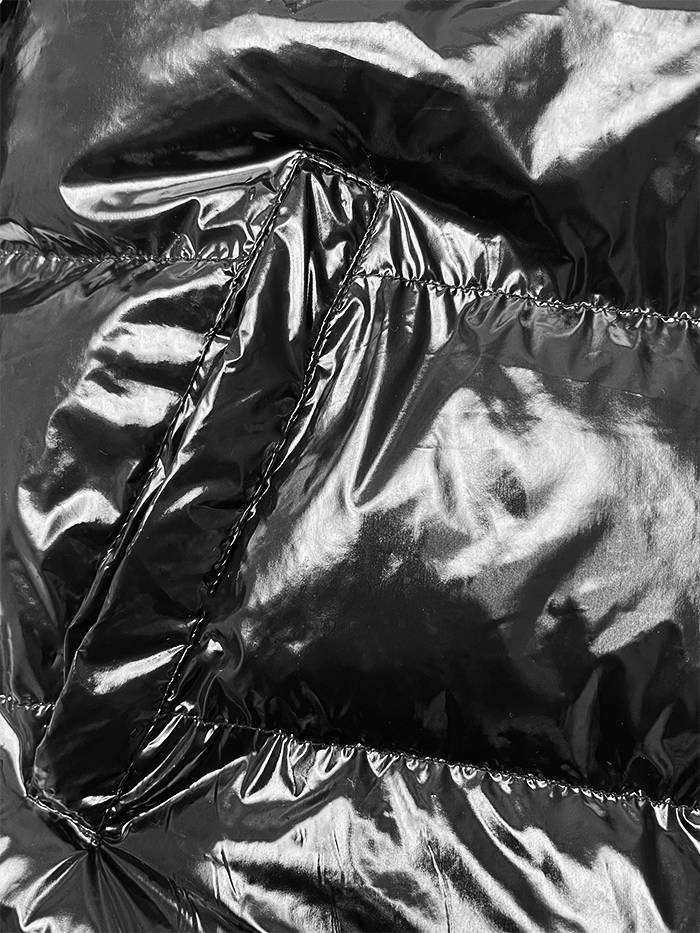 Lesklá černá dámská bunda s kapucí (5M3172-392) odcienie czerni M (38)