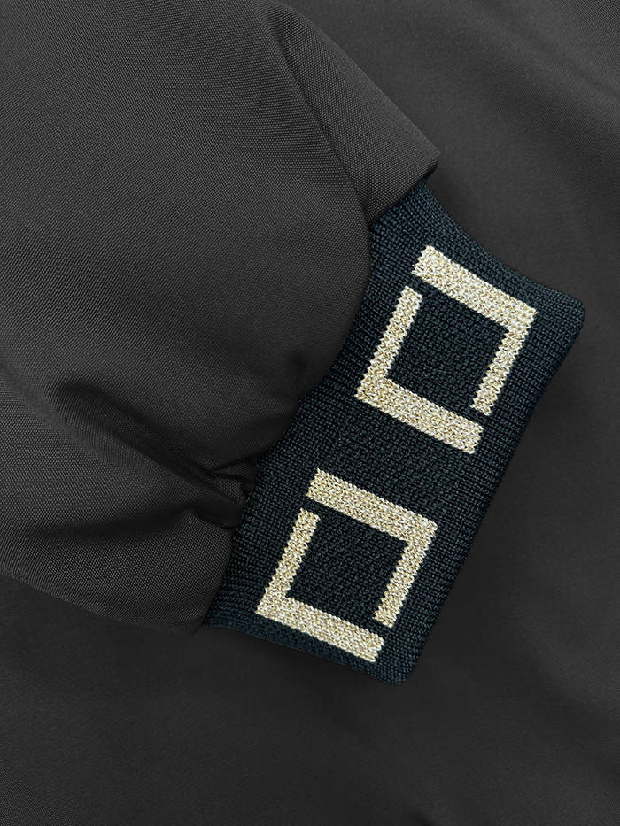 Krátká černá bunda s ozdobnými stahovacími lemy (16M9083-392) odcienie czerni L (40)