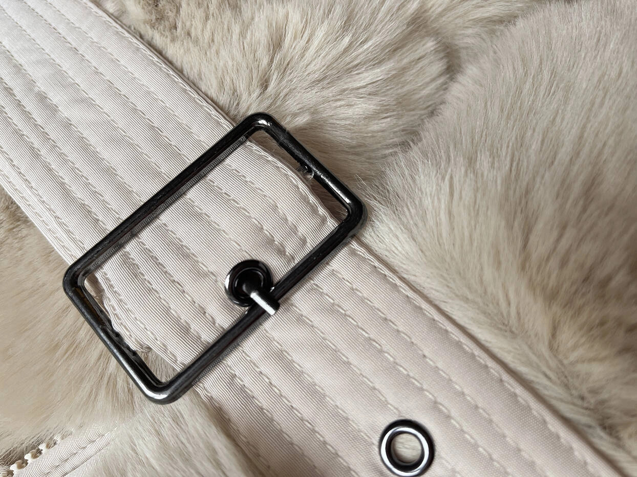 Dámska zimná bunda vo farbe ecru s kožušinou (2M-008) odstíny béžové XXL (44)