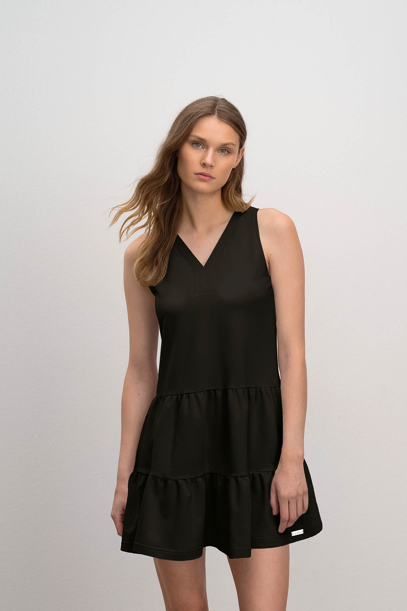Vamp - Pohodlné jednobarevné dámské šaty 16173 - Vamp Barva: black, Velikost: S