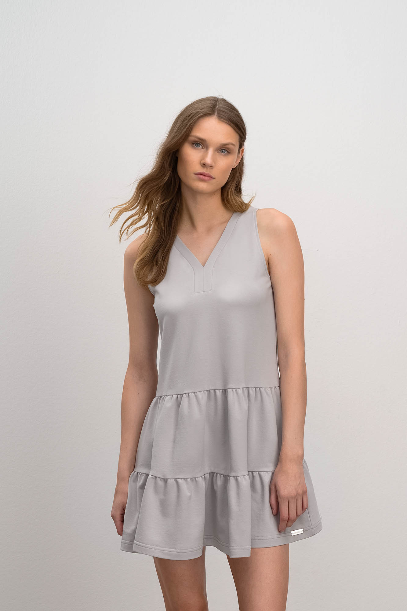 Vamp - Pohodlné jednobarevné dámské šaty 16173 - Vamp Barva: gray silver, Velikost: S