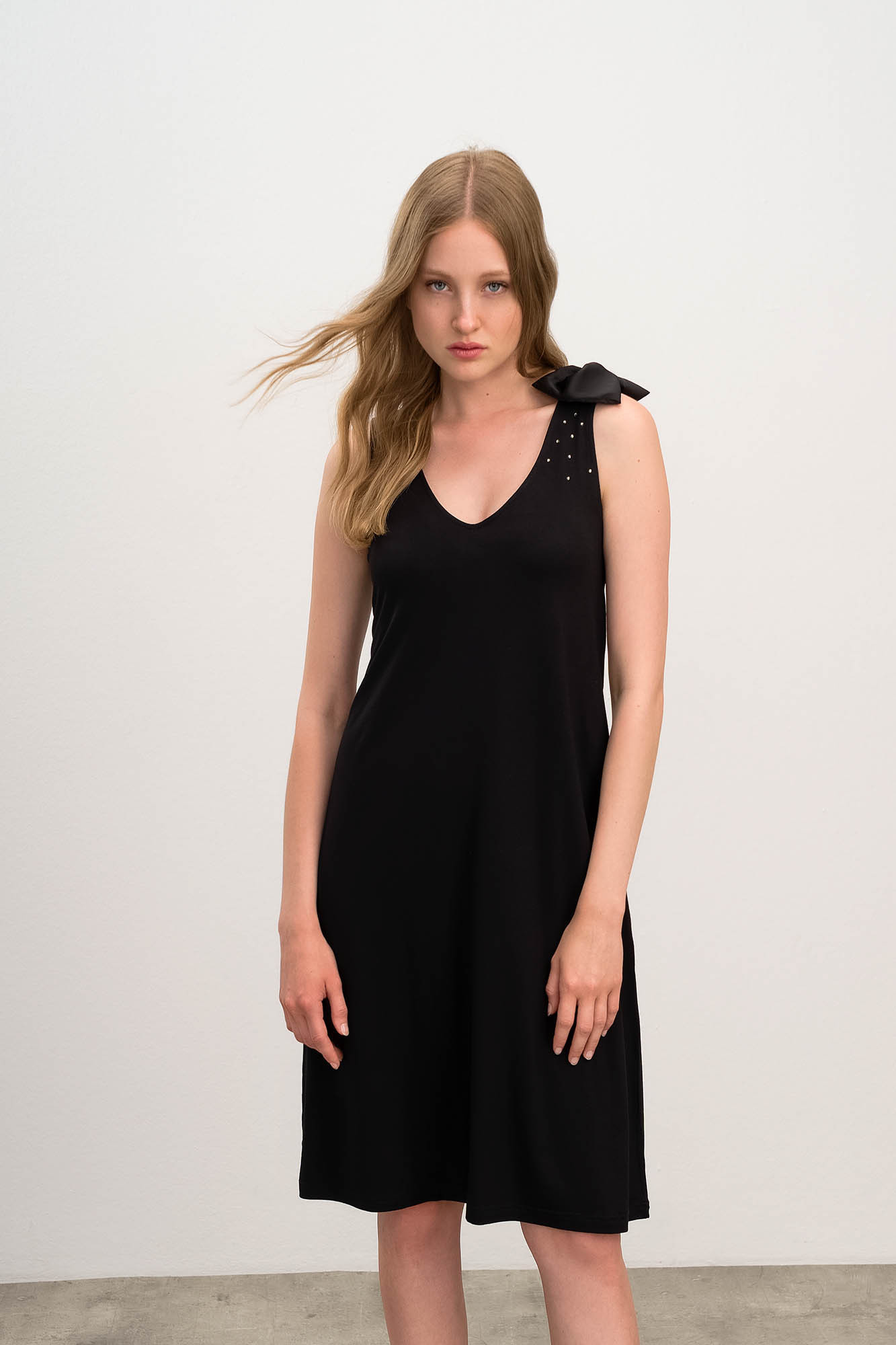Elegantní dámské šaty BLACK S model 17161524 - Vamp