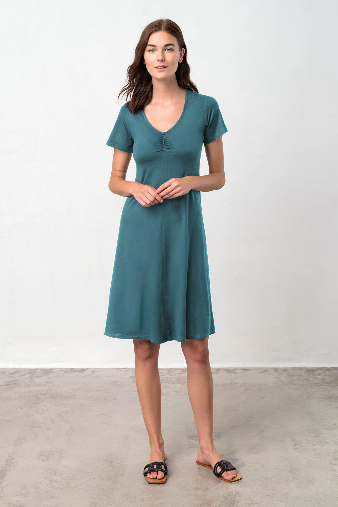 Vamp - Pohodlné dámské šaty – Syrah 18483 - Vamp Barva: green atlantic, Velikost: S