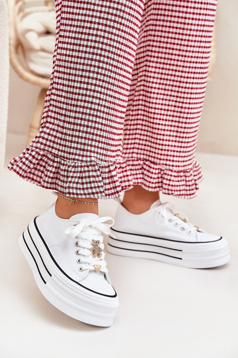 Trampki Damskie Na Platformie Ze Złotymi Przypinkami Białe Fiorina 40