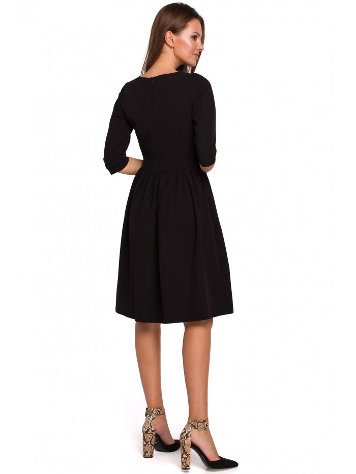 Přiléhavé šaty s pasem - černé EU L model 18002446