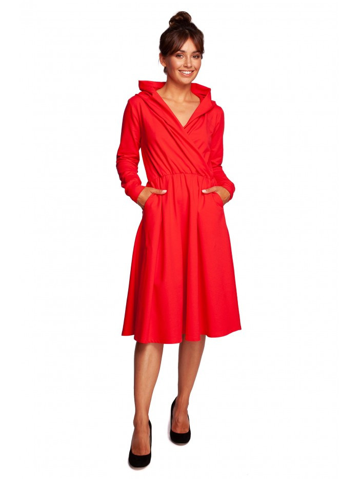 B245 Rozšířené šaty se zavinováním a kapucí - červené EU XL