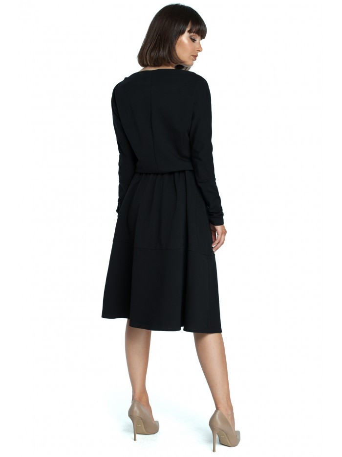 model 15098396 Šaty midi střihu černé EU XL - BeWear