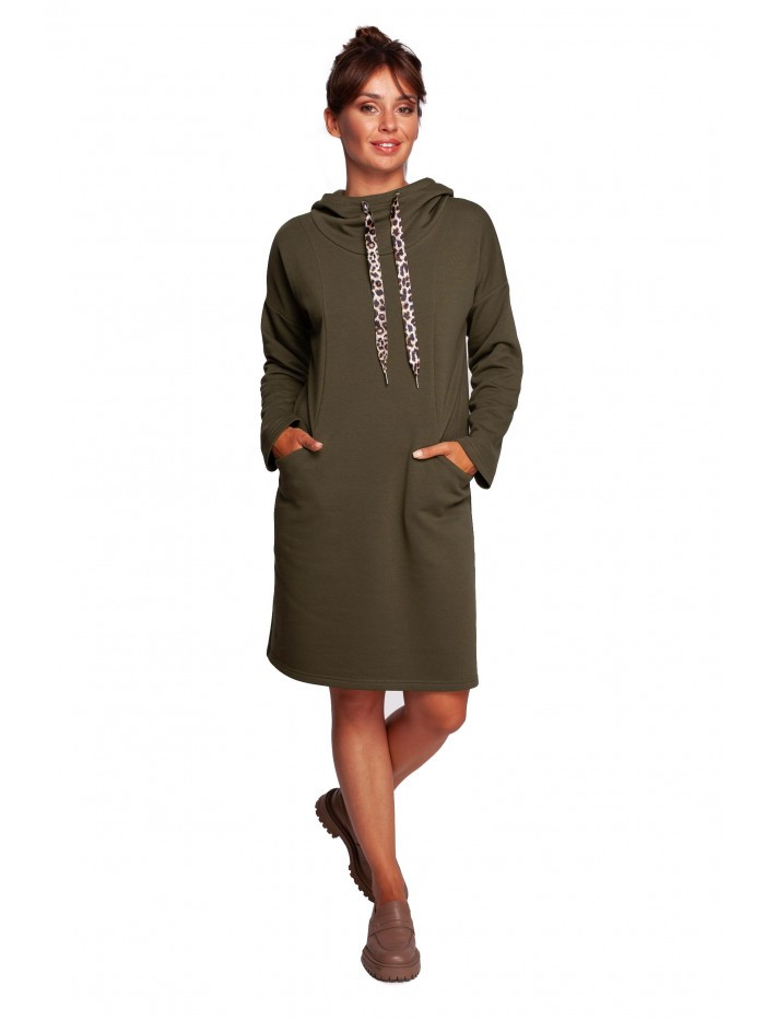 B238 Šaty s vysokým límcem a leopardím vzorem - olivové EU XL