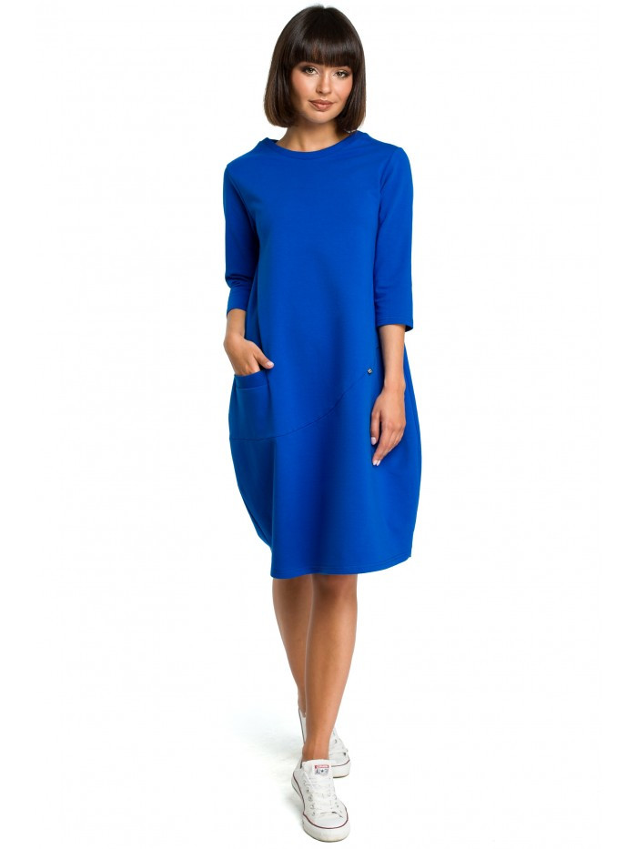 B083 Oversized šaty s přední kapsou - královská modř EU M