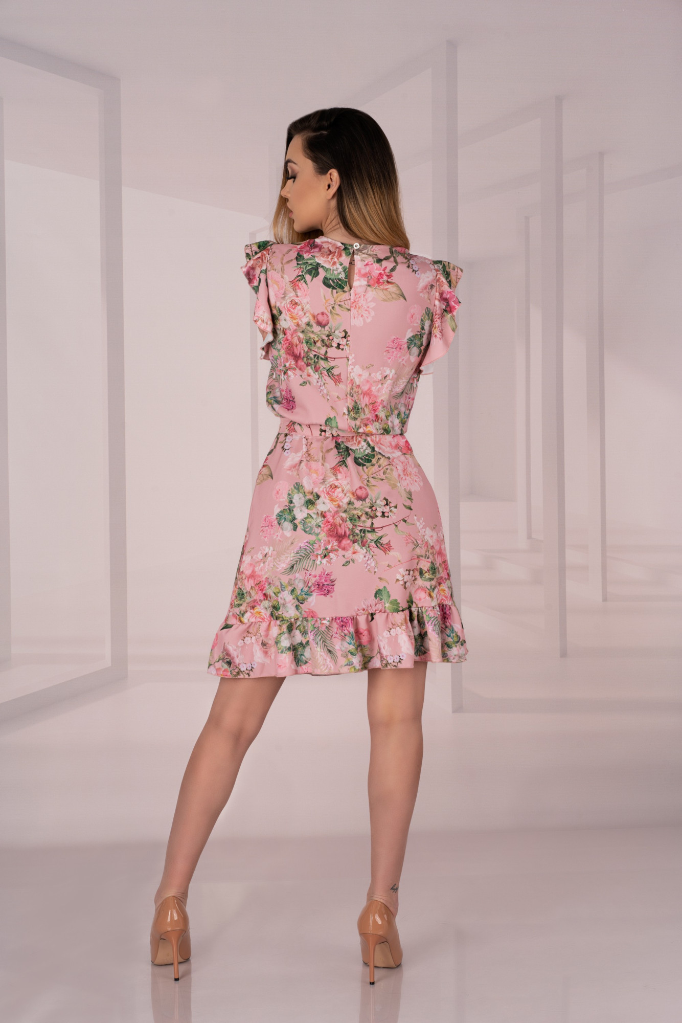 model 17571391 Růžové šaty M - Merribel