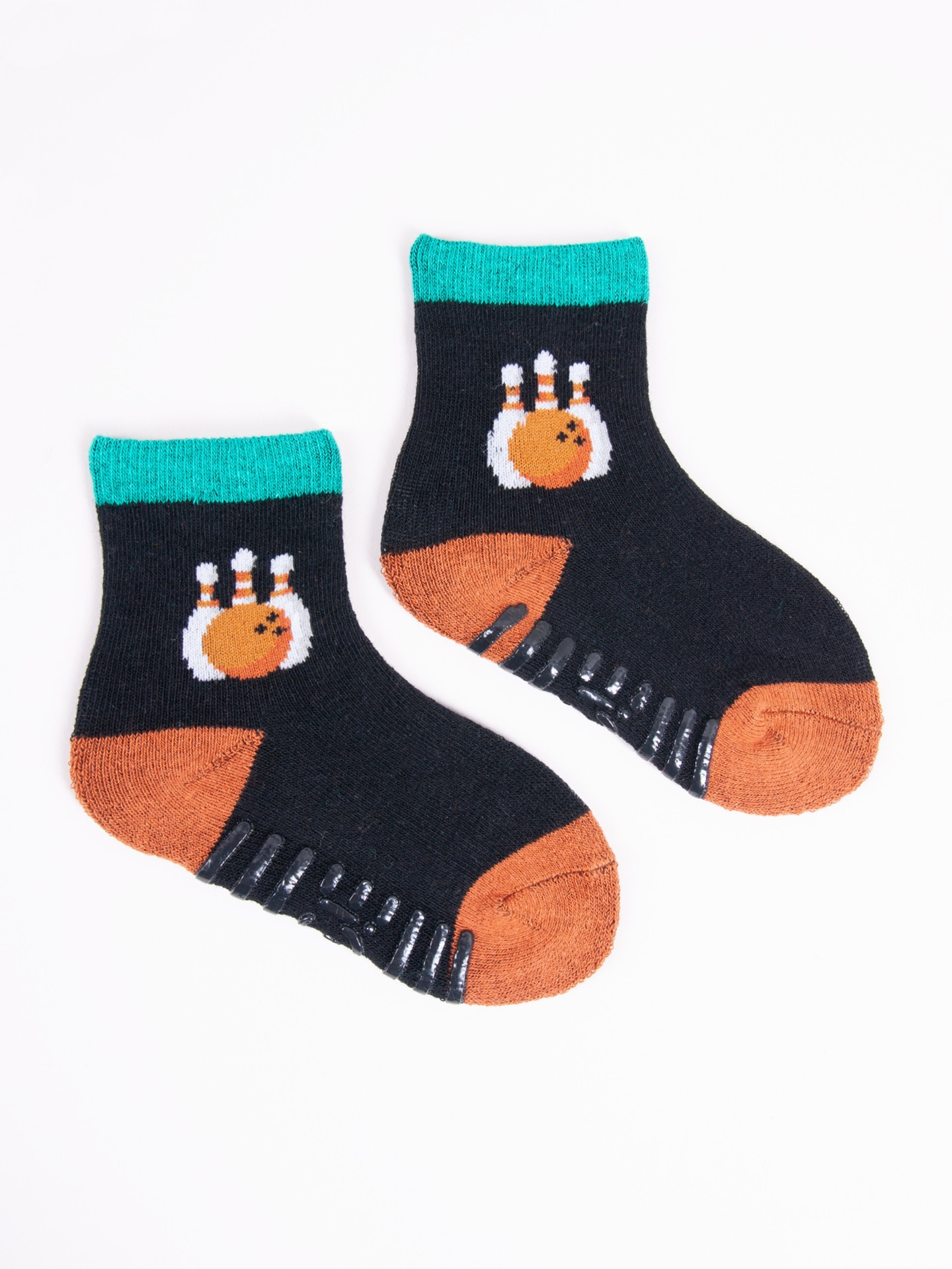 Levně Dětské bavlněné ponožky Vícebarevné 1719 model 16709481 - Yoclub