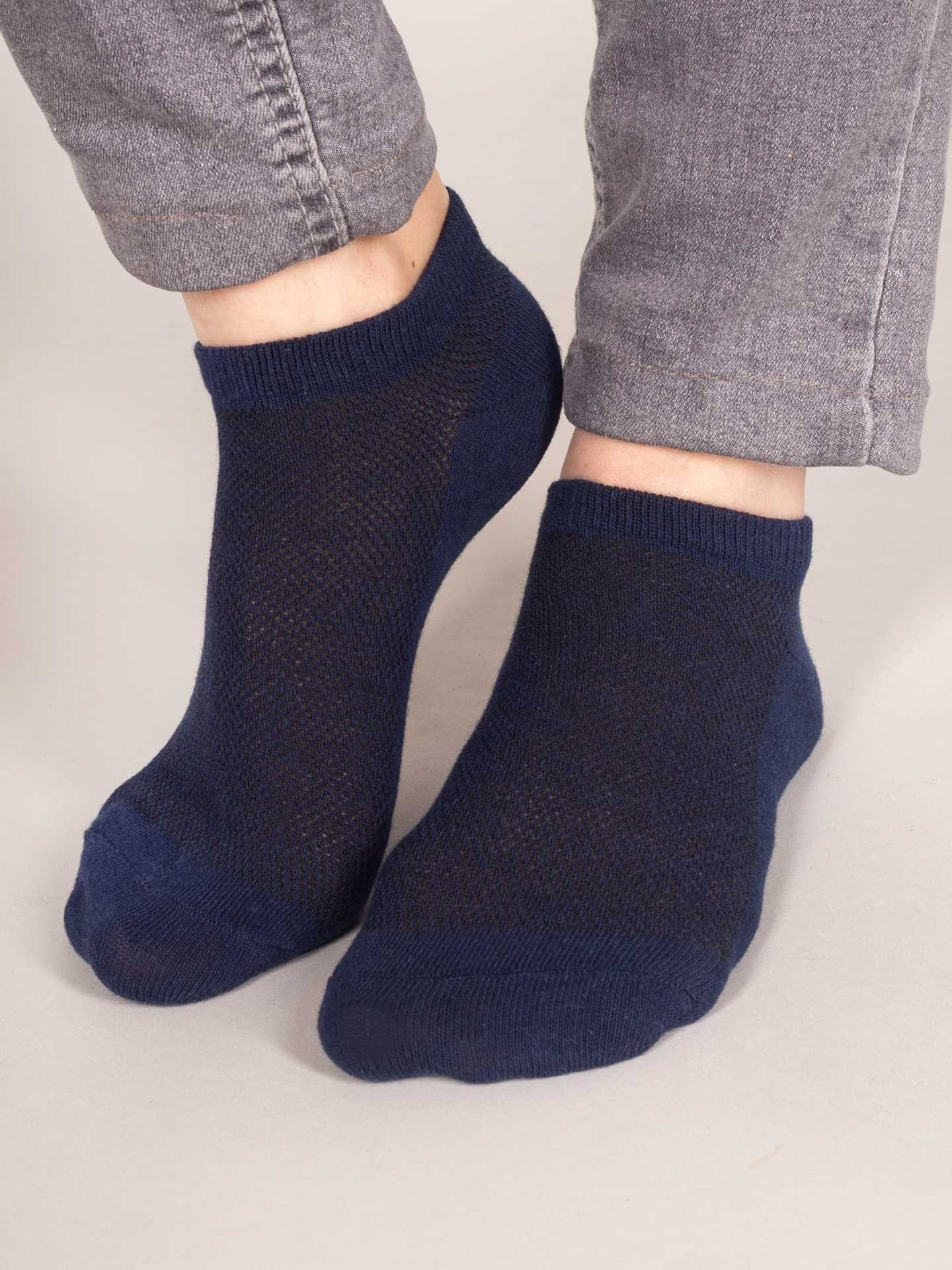Yoclub Chlapecké kotníkové tenké bavlněné ponožky Basic Plain Colours 6-Pack SKS-0027C-0000-003 Multicolour Velikost: 23-26