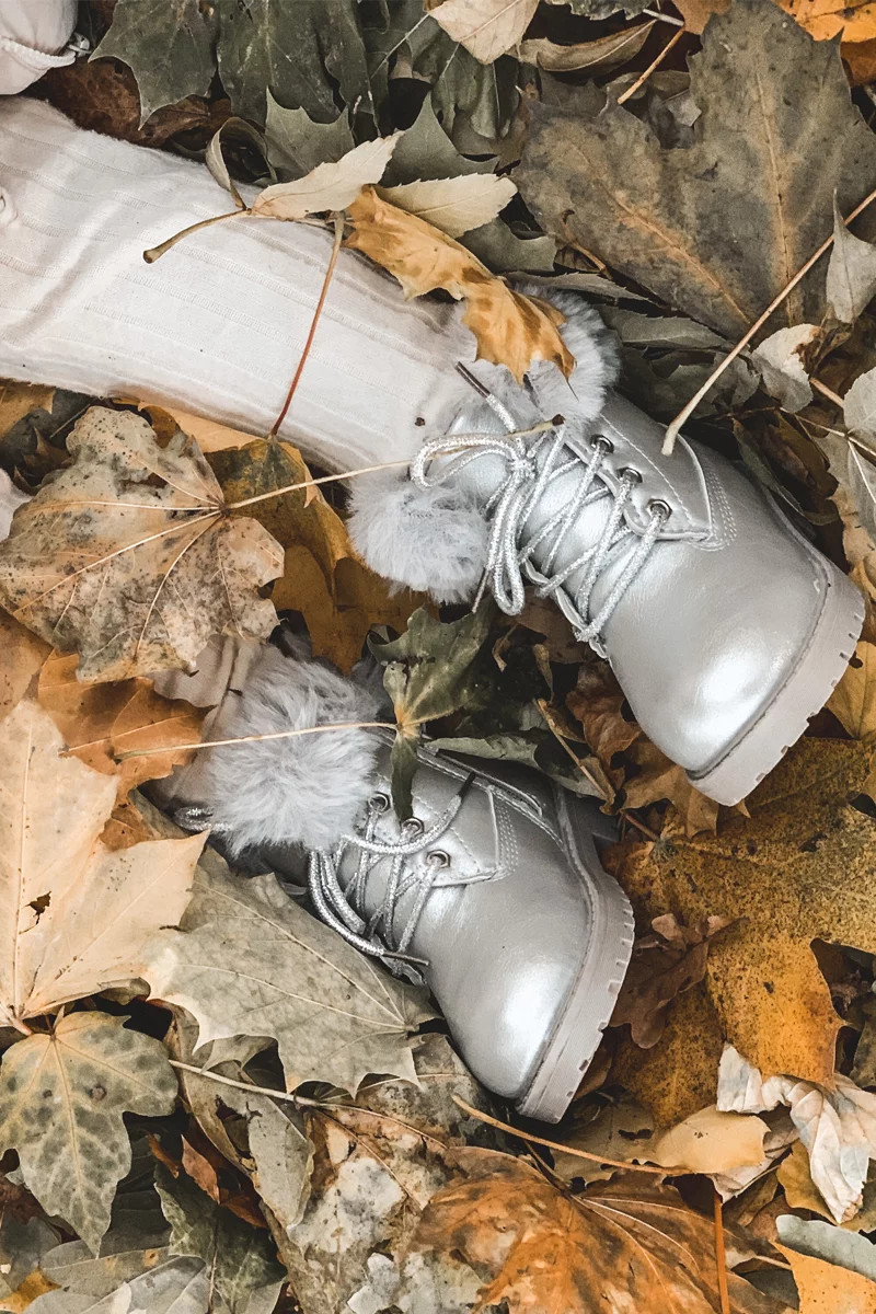 Stříbrné izolované dětské boty Trapery Fobos 29