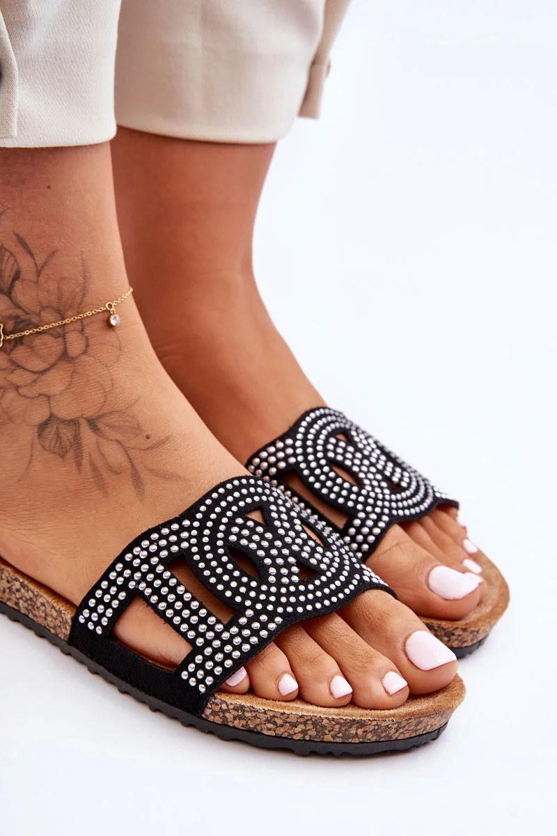 Dámska čiapka s volánikmi Black Evelins 36