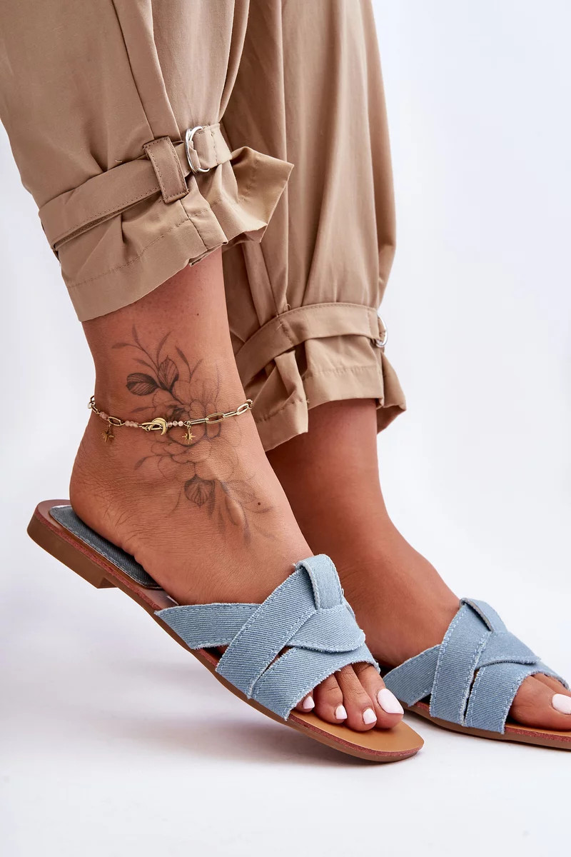 Dámské materiálové sandály světle modré Aversa 38